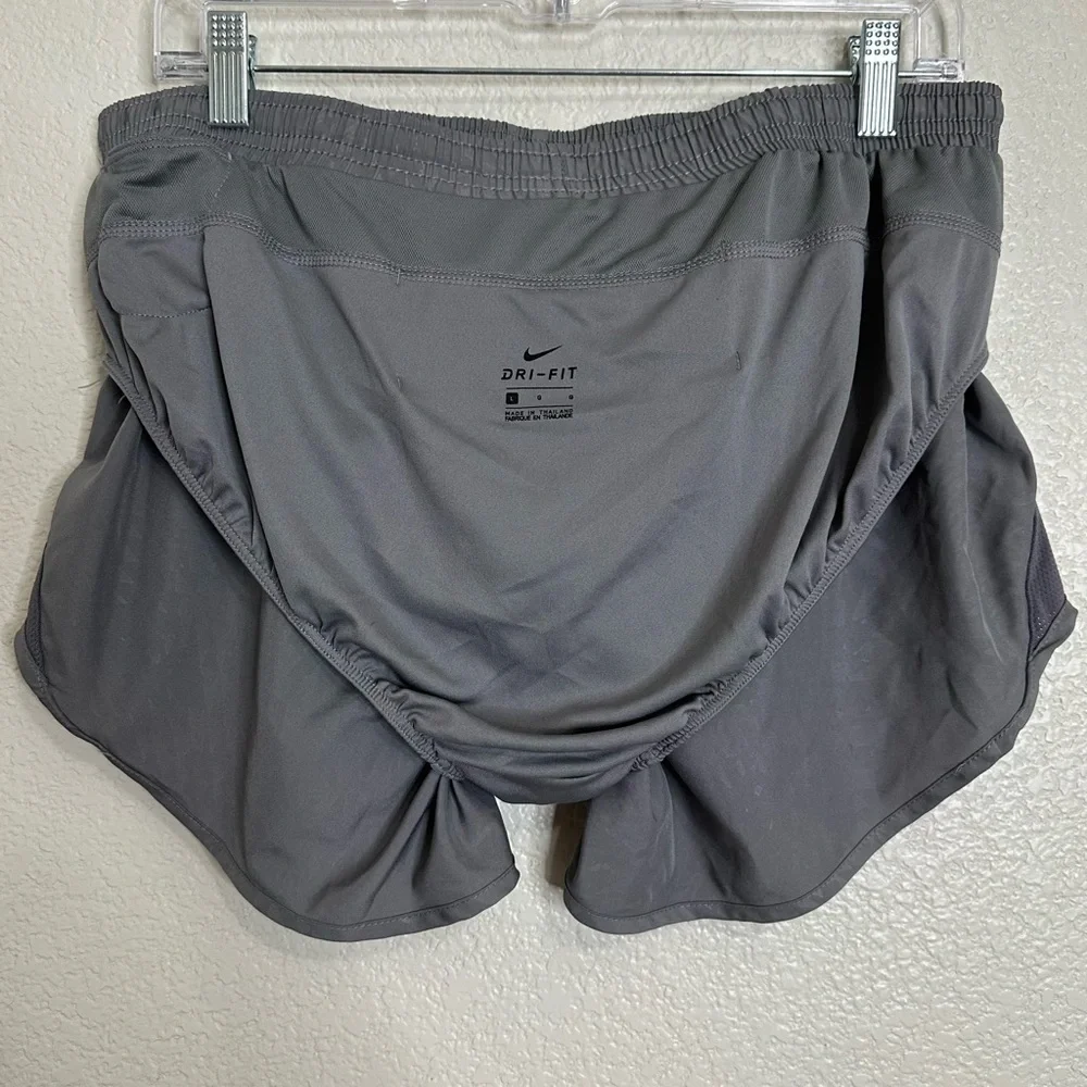 Nike Women's Tempo Modern Embossed Gray Running Shorts, Sz Large
